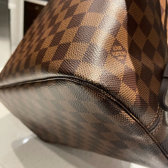 Louis Vuitton Neverfull MM in Damier Ebene - Picture 7 of 13
